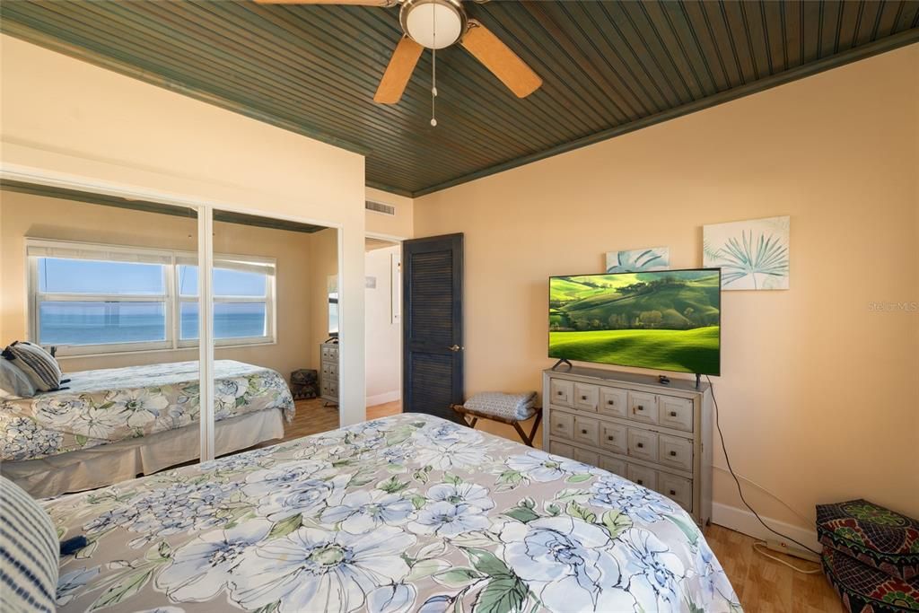 待售: $464,900 (1 贝兹, 1 浴室, 707 平方英尺)