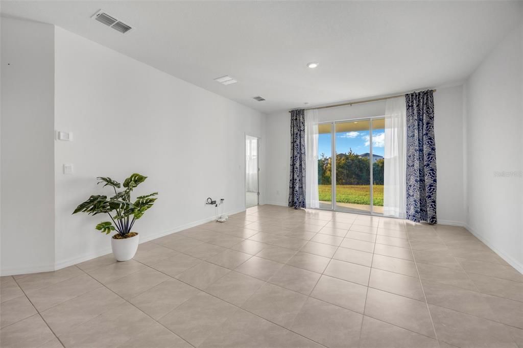 For Sale: $375,000 (3 beds, 2 baths, 1565 Square Feet)