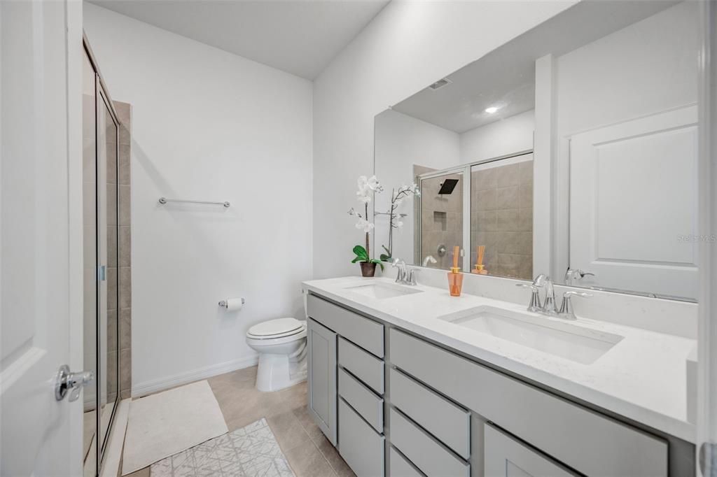 For Sale: $375,000 (3 beds, 2 baths, 1565 Square Feet)