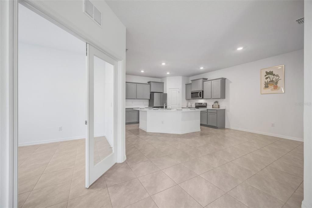 For Sale: $375,000 (3 beds, 2 baths, 1565 Square Feet)