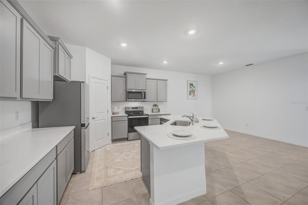 For Sale: $375,000 (3 beds, 2 baths, 1565 Square Feet)