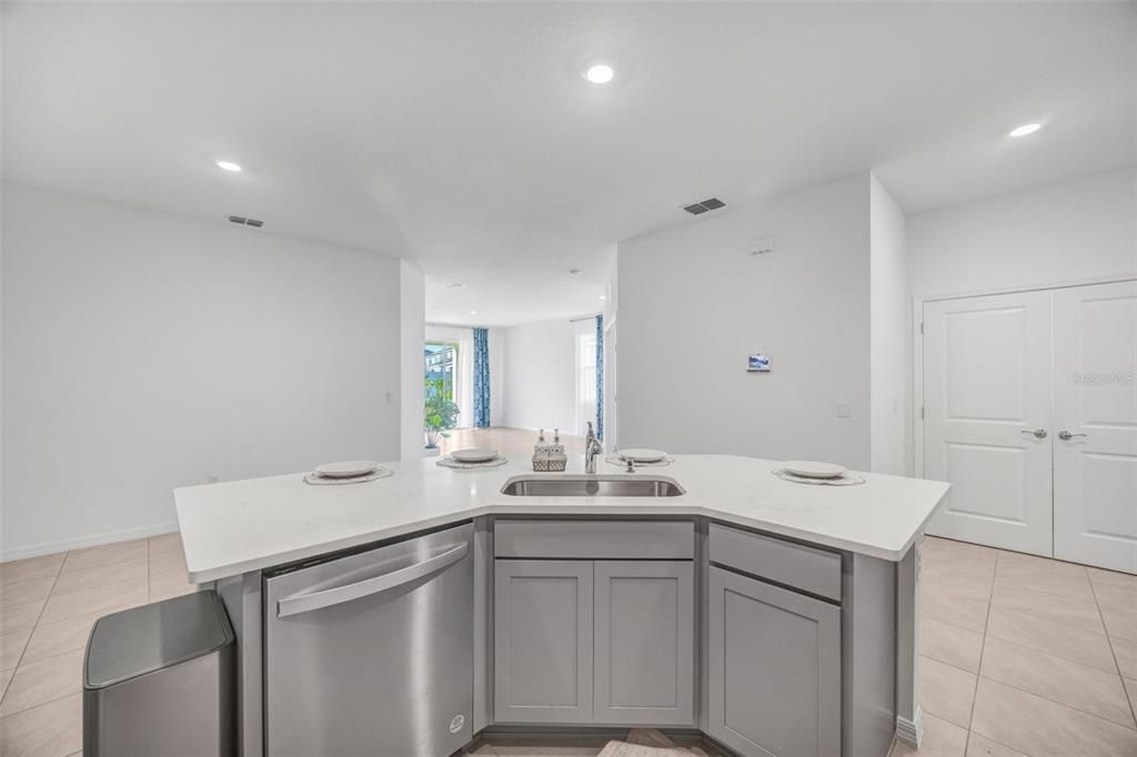 For Sale: $375,000 (3 beds, 2 baths, 1565 Square Feet)