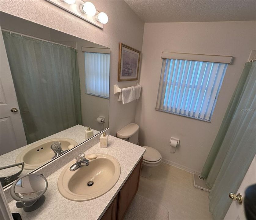 На продажу: $334,900 (4 спален, 2 ванн, 1642 Квадратных фут)