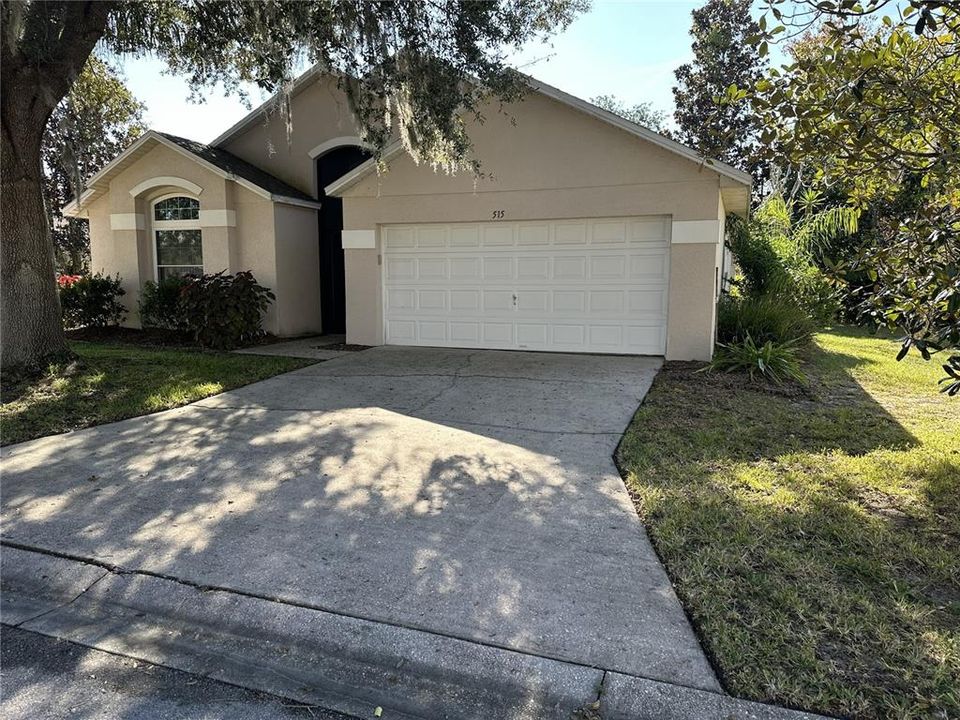 На продажу: $334,900 (4 спален, 2 ванн, 1642 Квадратных фут)