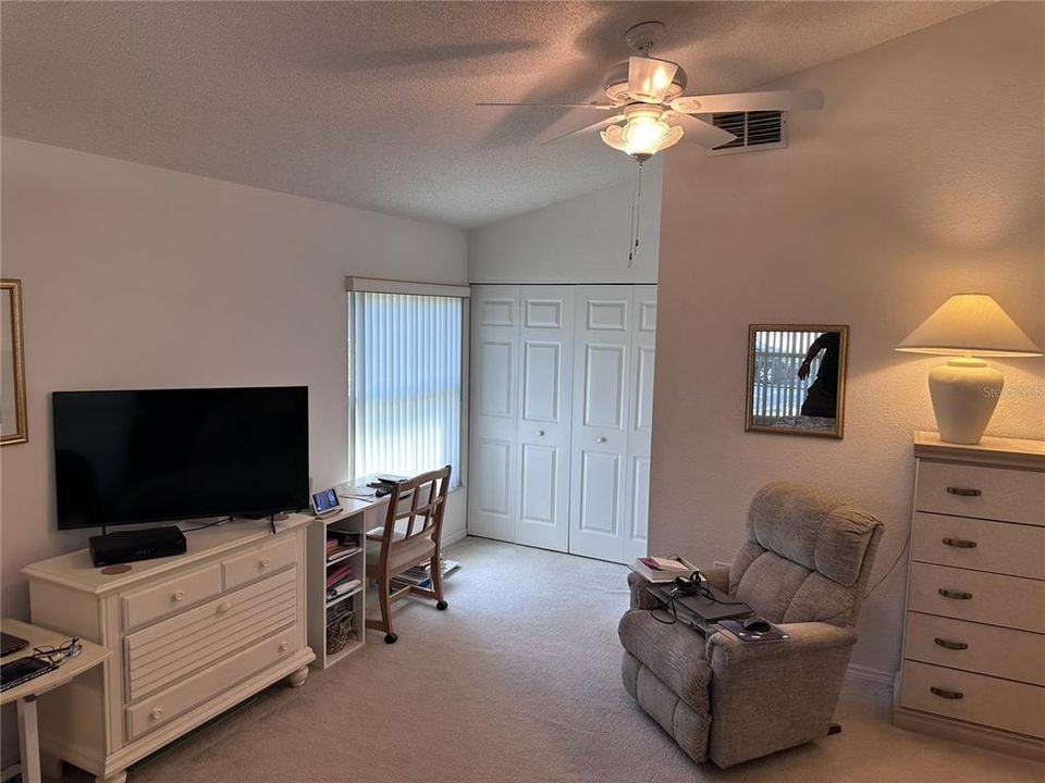 На продажу: $334,900 (4 спален, 2 ванн, 1642 Квадратных фут)