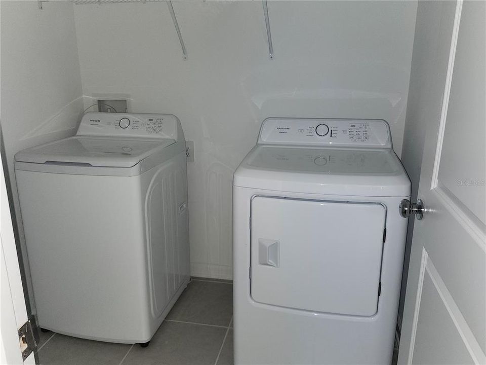 For Rent: $2,100 (4 beds, 2 baths, 1874 Square Feet)