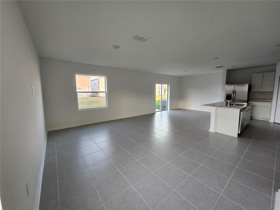 For Rent: $2,100 (4 beds, 2 baths, 1874 Square Feet)