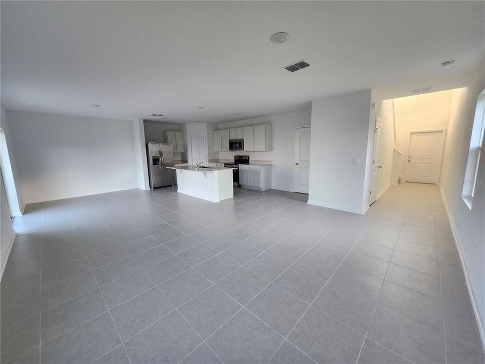 For Rent: $2,100 (4 beds, 2 baths, 1874 Square Feet)