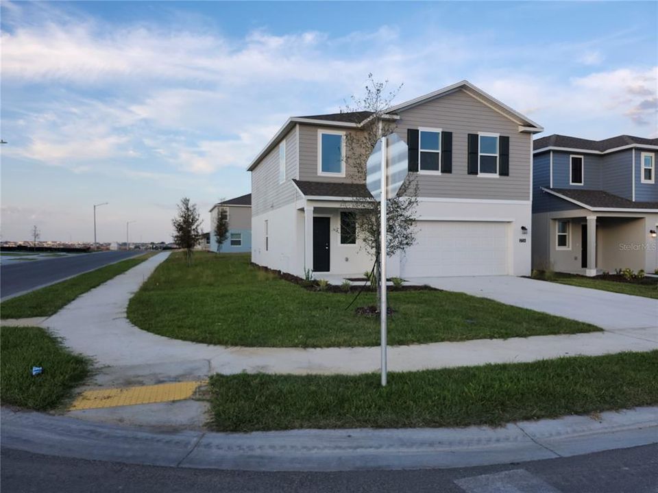 For Rent: $2,100 (4 beds, 2 baths, 1874 Square Feet)