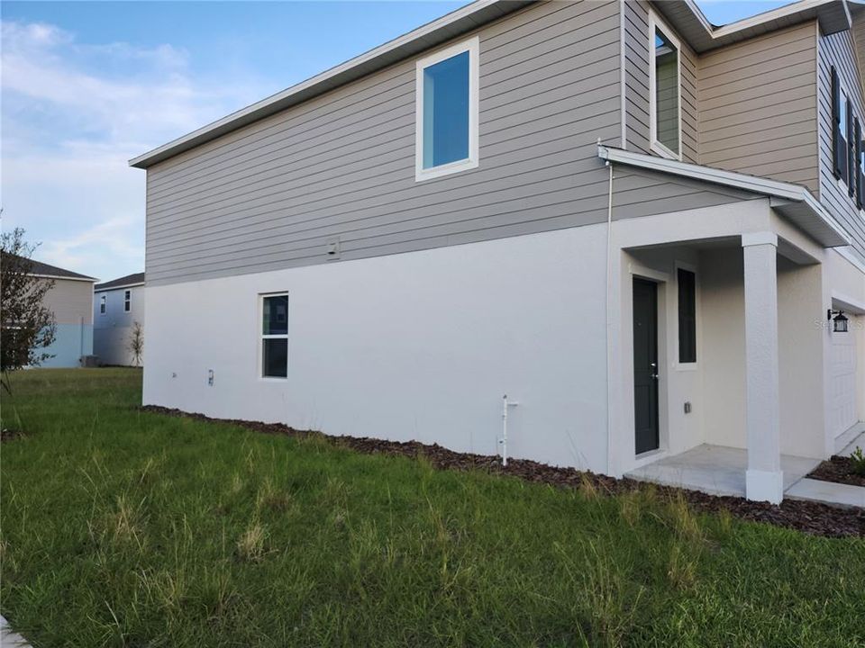 For Rent: $2,100 (4 beds, 2 baths, 1874 Square Feet)