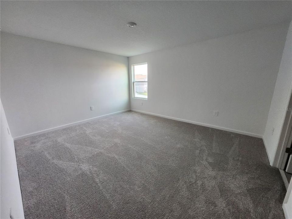 For Rent: $2,100 (4 beds, 2 baths, 1874 Square Feet)