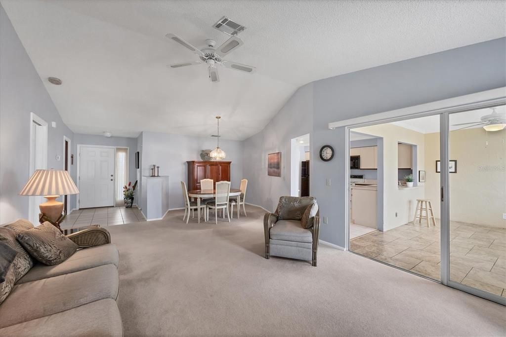 For Sale: $189,900 (2 beds, 2 baths, 1383 Square Feet)