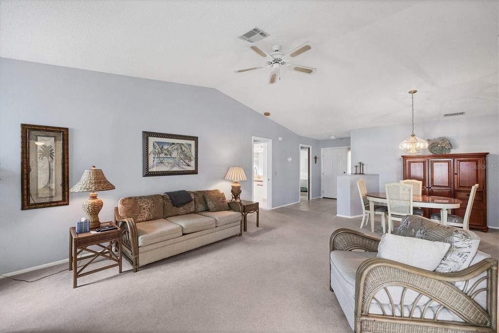 For Sale: $189,900 (2 beds, 2 baths, 1383 Square Feet)