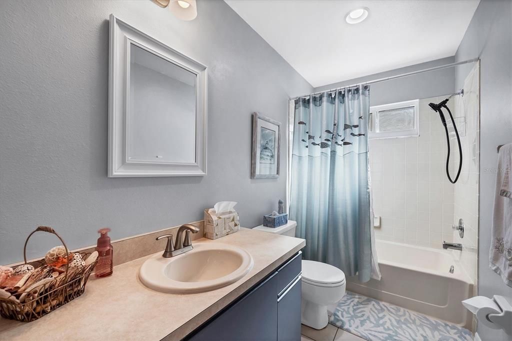 For Sale: $189,900 (2 beds, 2 baths, 1383 Square Feet)