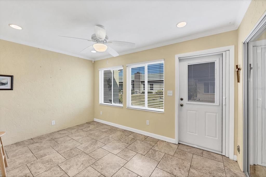 For Sale: $189,900 (2 beds, 2 baths, 1383 Square Feet)