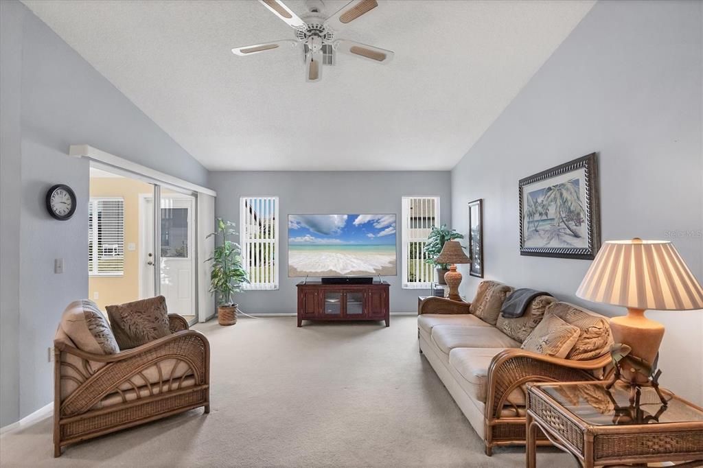 For Sale: $189,900 (2 beds, 2 baths, 1383 Square Feet)