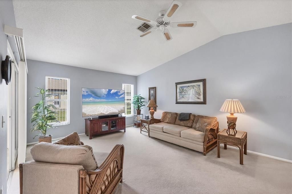 For Sale: $189,900 (2 beds, 2 baths, 1383 Square Feet)