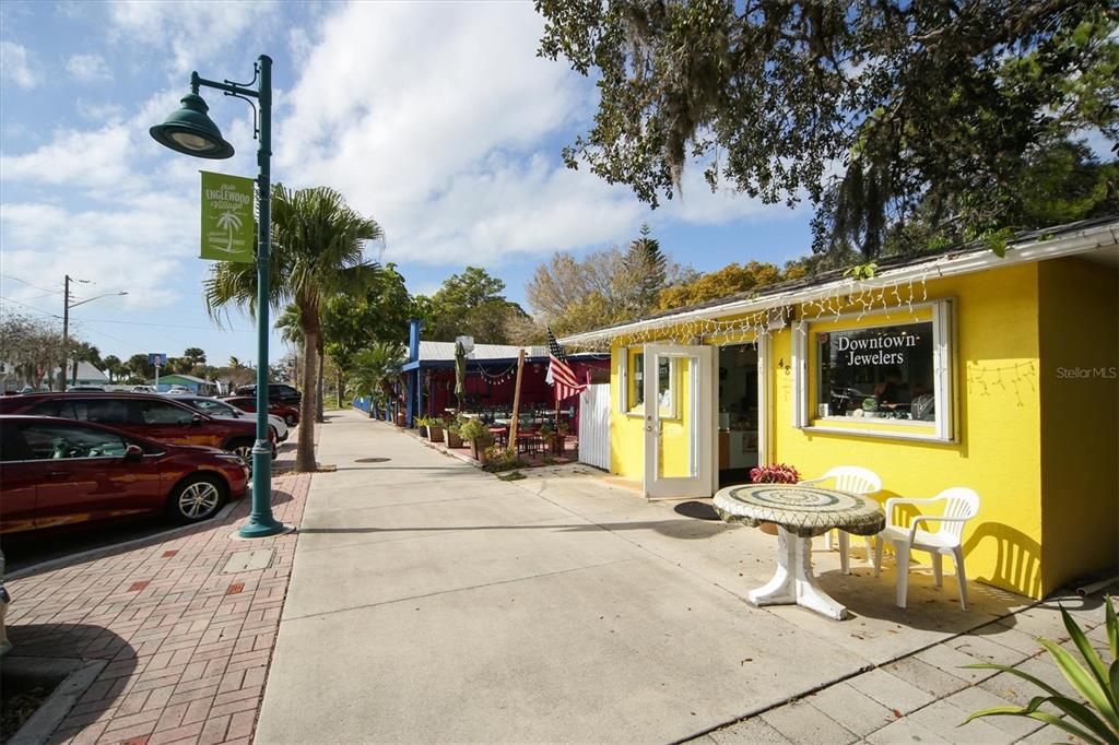 For Sale: $189,900 (2 beds, 2 baths, 1383 Square Feet)