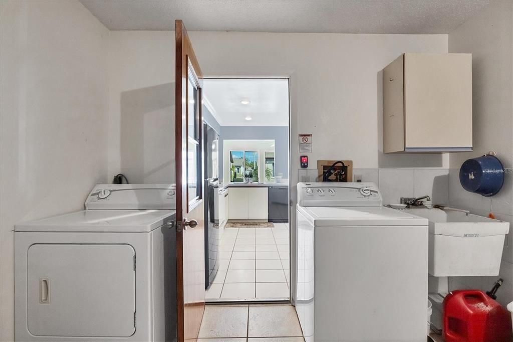 For Sale: $189,900 (2 beds, 2 baths, 1383 Square Feet)