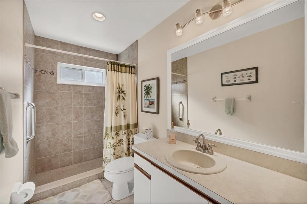 For Sale: $189,900 (2 beds, 2 baths, 1383 Square Feet)