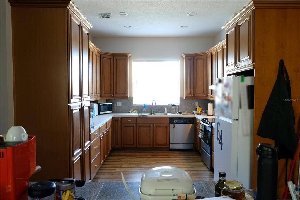 For Rent: $3,500 (3 beds, 2 baths, 2100 Square Feet)