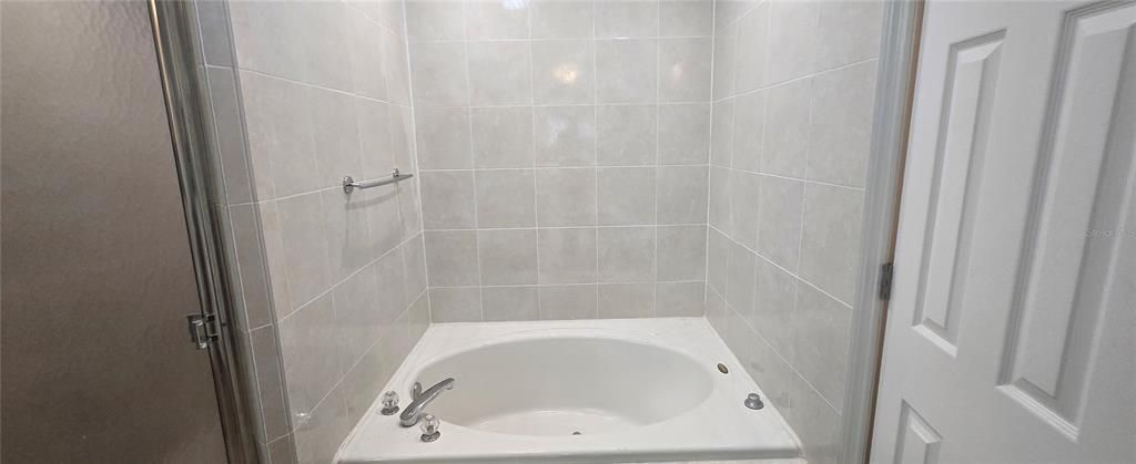 For Rent: $3,500 (3 beds, 2 baths, 2100 Square Feet)