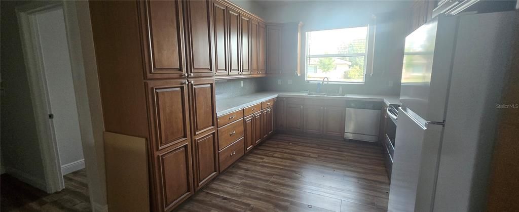 For Rent: $3,500 (3 beds, 2 baths, 2100 Square Feet)