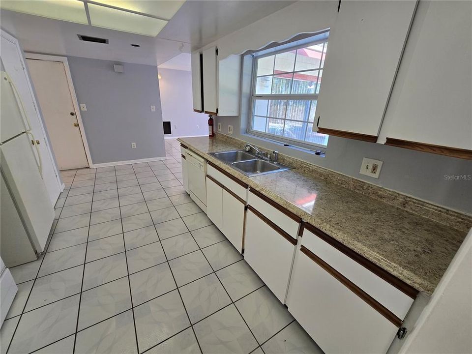 出租: $2,195 (3 贝兹, 2 浴室, 2008 平方英尺)