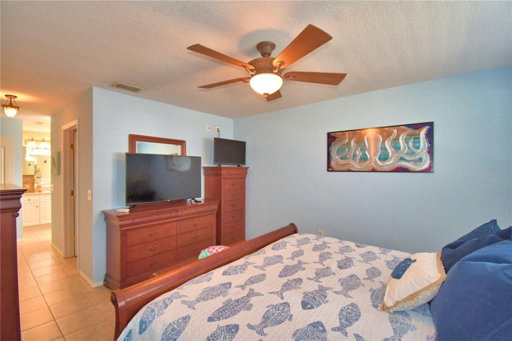 На продажу: $394,900 (4 спален, 2 ванн, 1669 Квадратных фут)