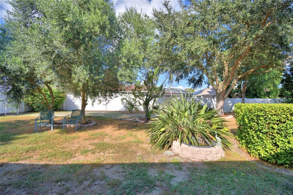 На продажу: $394,900 (4 спален, 2 ванн, 1669 Квадратных фут)