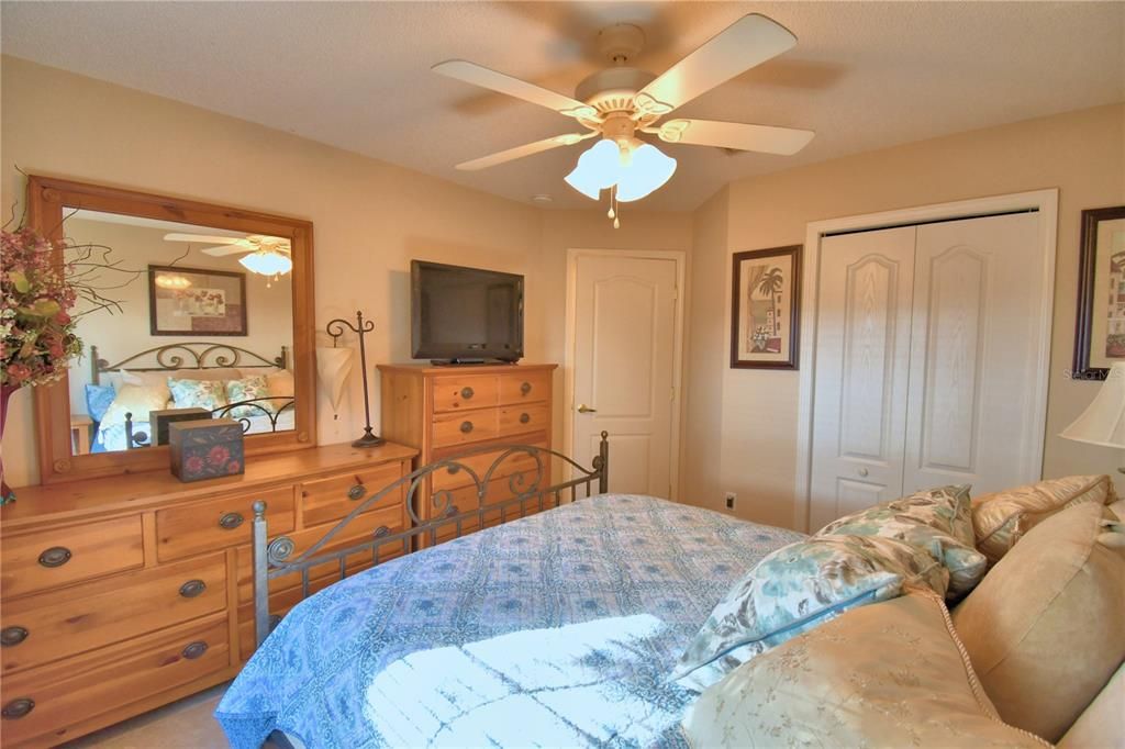 На продажу: $394,900 (4 спален, 2 ванн, 1669 Квадратных фут)