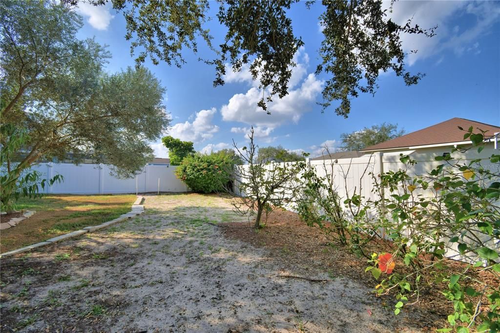 На продажу: $394,900 (4 спален, 2 ванн, 1669 Квадратных фут)