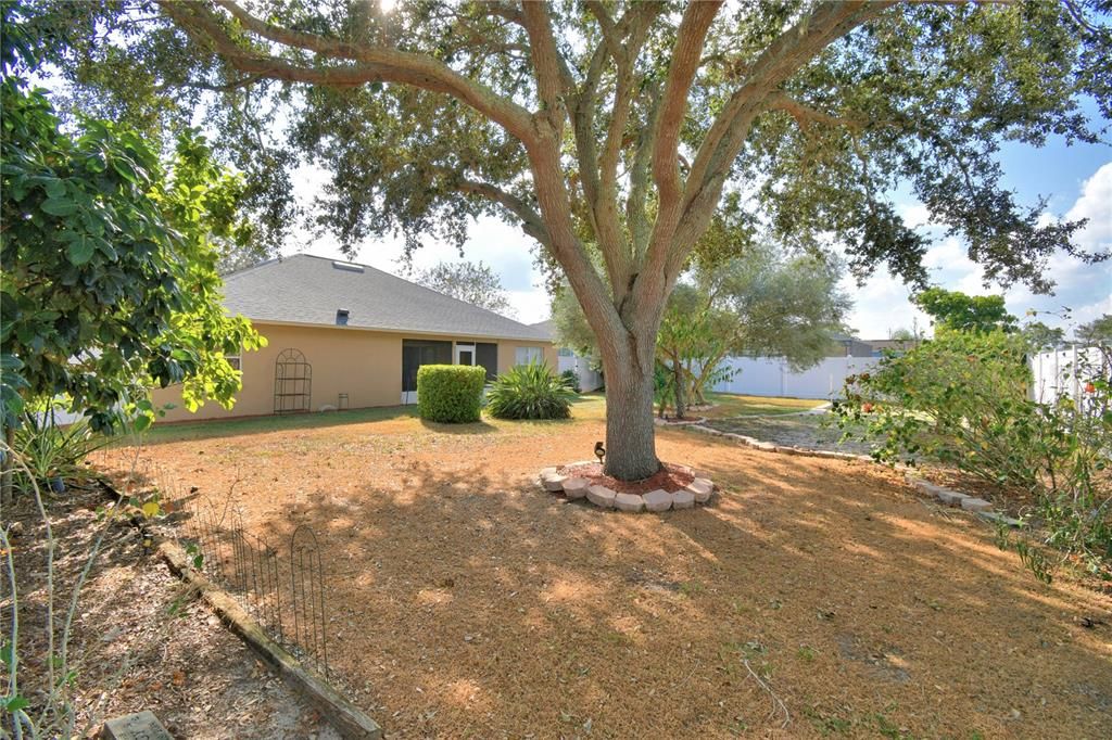 На продажу: $394,900 (4 спален, 2 ванн, 1669 Квадратных фут)