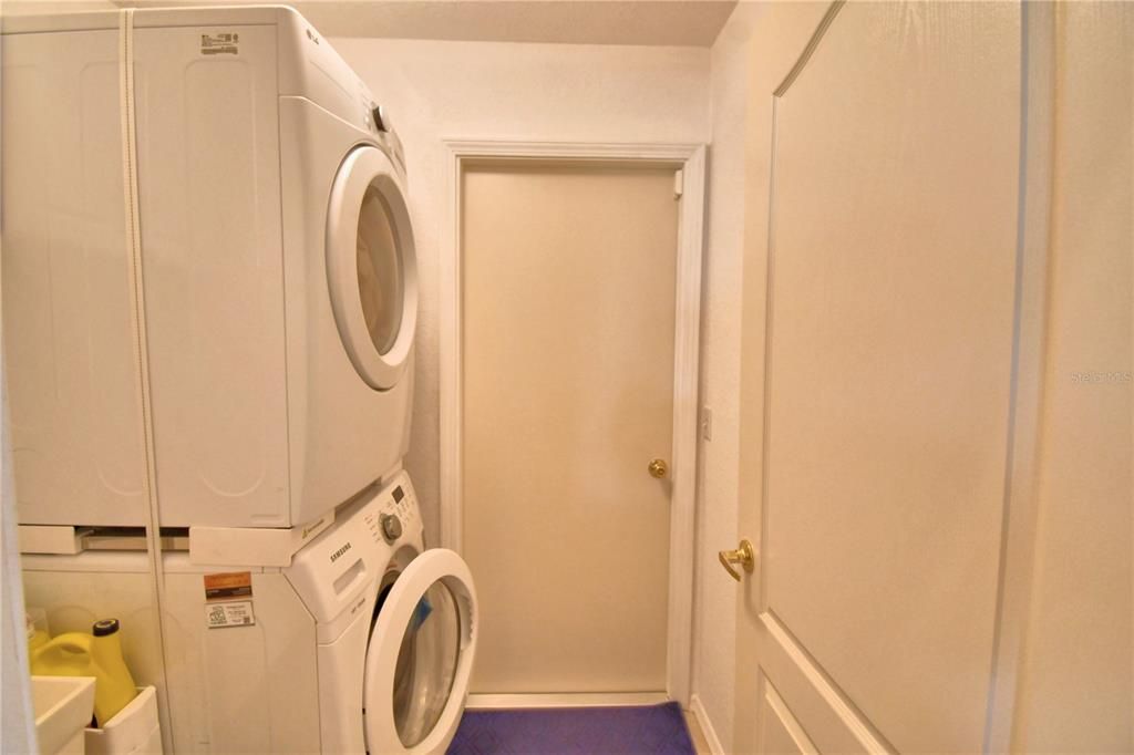 На продажу: $394,900 (4 спален, 2 ванн, 1669 Квадратных фут)