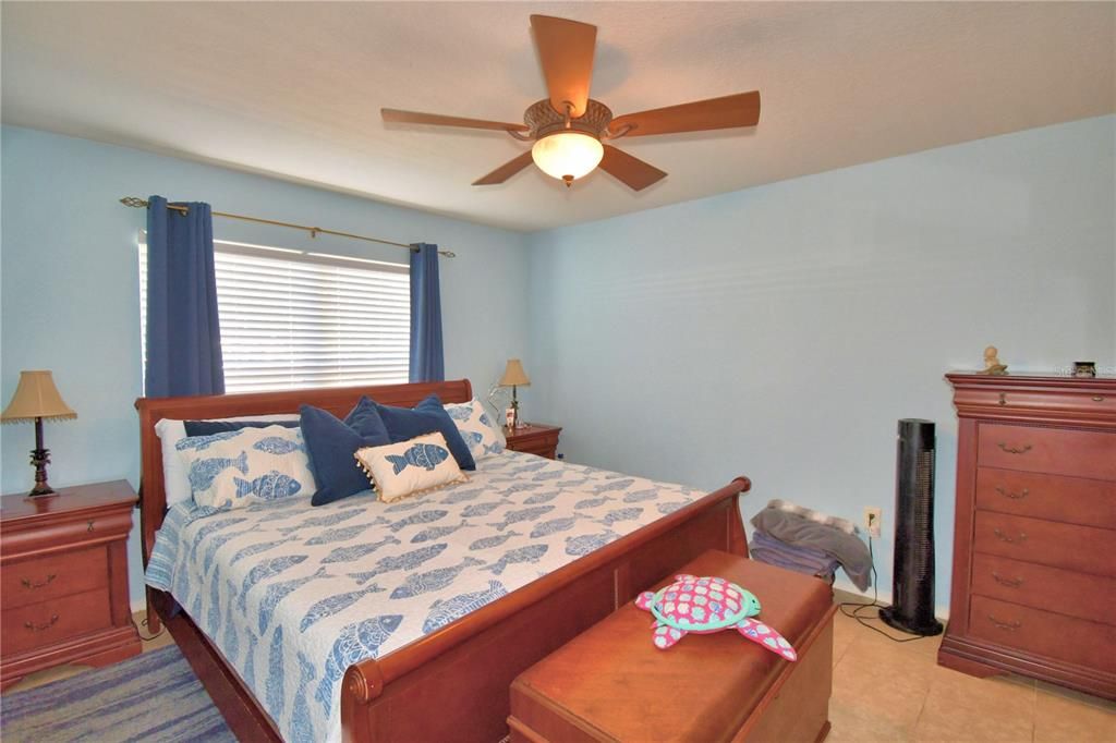 На продажу: $394,900 (4 спален, 2 ванн, 1669 Квадратных фут)