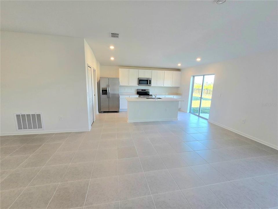 For Rent: $2,110 (3 beds, 2 baths, 1487 Square Feet)