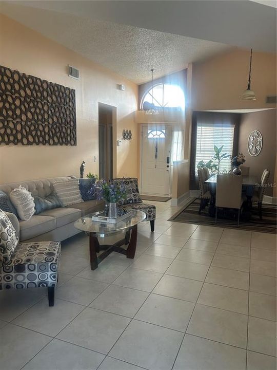 На продажу: $369,000 (3 спален, 2 ванн, 1611 Квадратных фут)