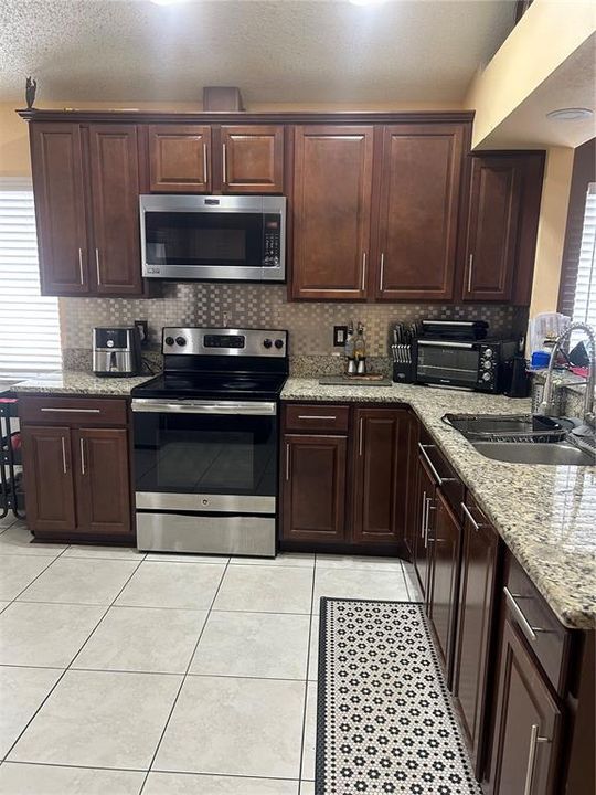 На продажу: $369,000 (3 спален, 2 ванн, 1611 Квадратных фут)