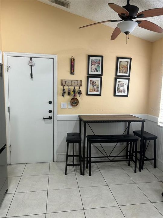 На продажу: $369,000 (3 спален, 2 ванн, 1611 Квадратных фут)