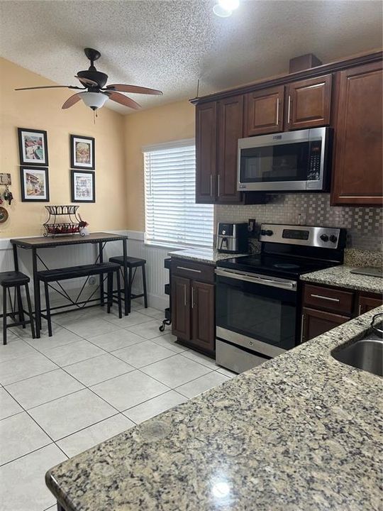 На продажу: $369,000 (3 спален, 2 ванн, 1611 Квадратных фут)