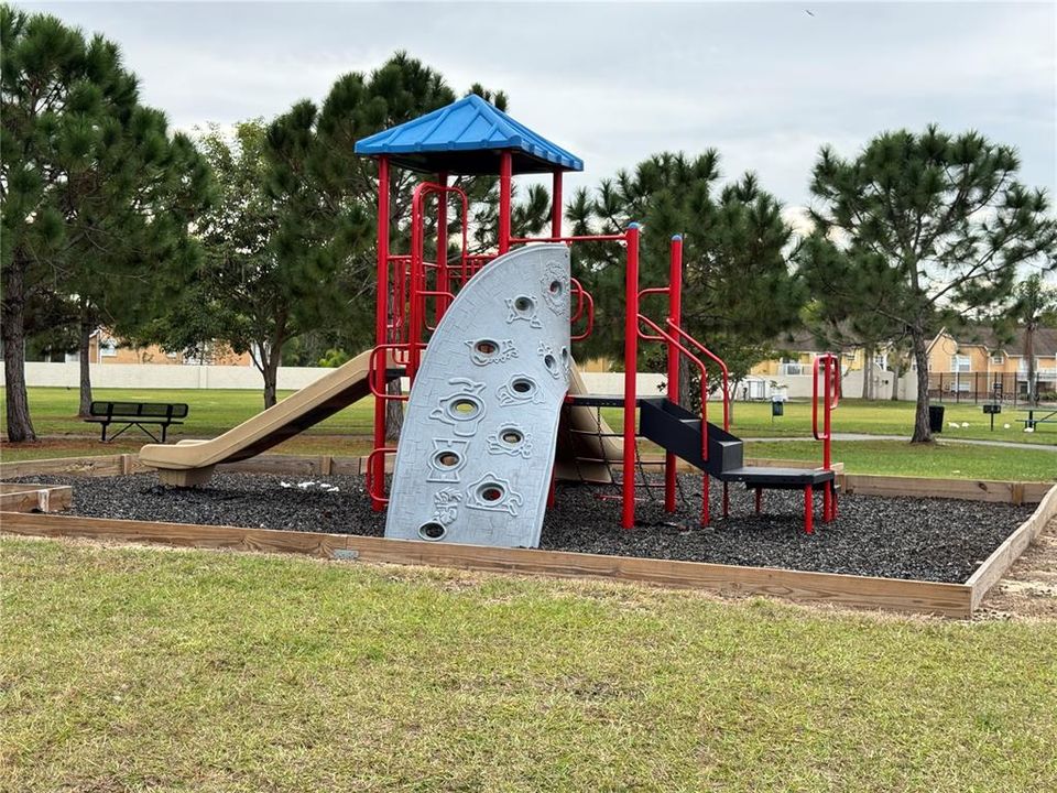 На продажу: $369,000 (3 спален, 2 ванн, 1611 Квадратных фут)