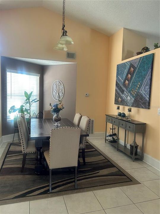 На продажу: $369,000 (3 спален, 2 ванн, 1611 Квадратных фут)