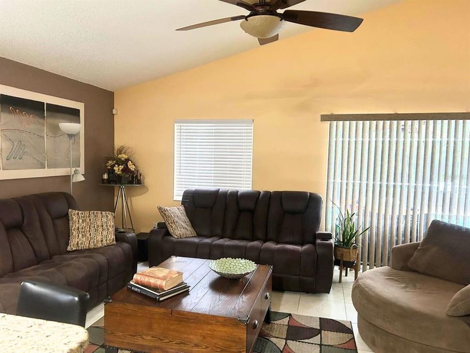 На продажу: $369,000 (3 спален, 2 ванн, 1611 Квадратных фут)