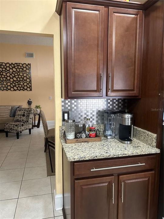 На продажу: $369,000 (3 спален, 2 ванн, 1611 Квадратных фут)