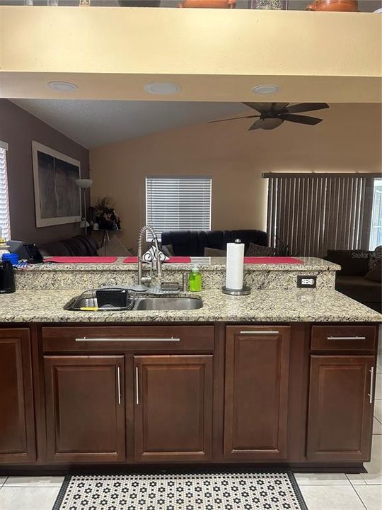 На продажу: $369,000 (3 спален, 2 ванн, 1611 Квадратных фут)