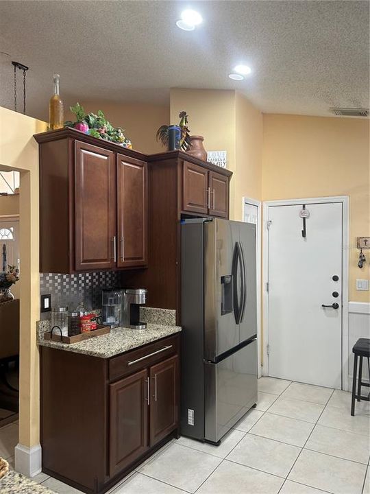 На продажу: $369,000 (3 спален, 2 ванн, 1611 Квадратных фут)