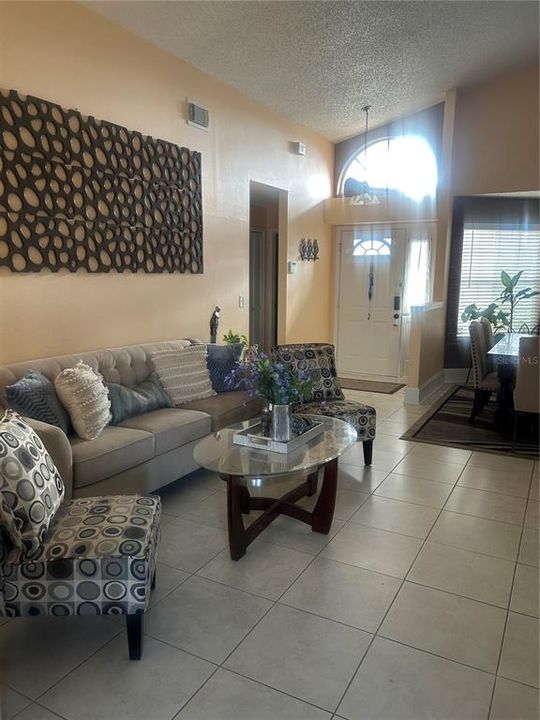 На продажу: $369,000 (3 спален, 2 ванн, 1611 Квадратных фут)