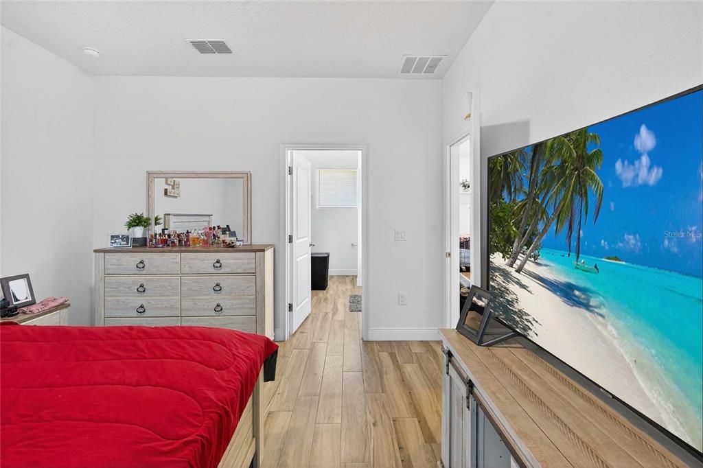 En Venta: $295,000 (4 camas, 2 baños, 1445 Pies cuadrados)