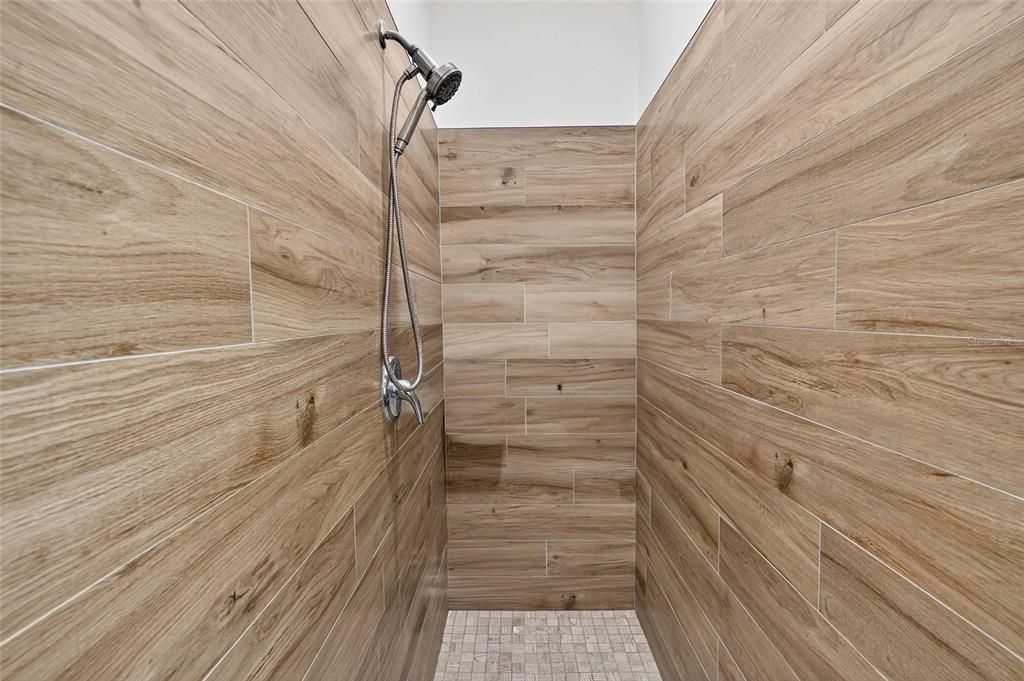 En Venta: $295,000 (4 camas, 2 baños, 1445 Pies cuadrados)