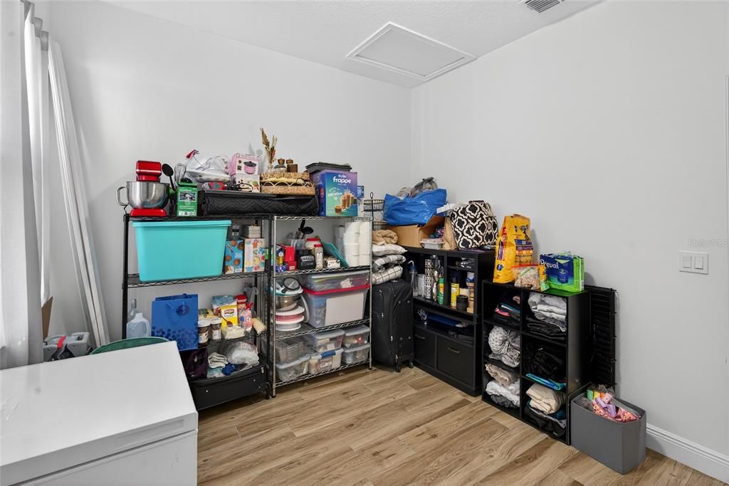 En Venta: $295,000 (4 camas, 2 baños, 1445 Pies cuadrados)